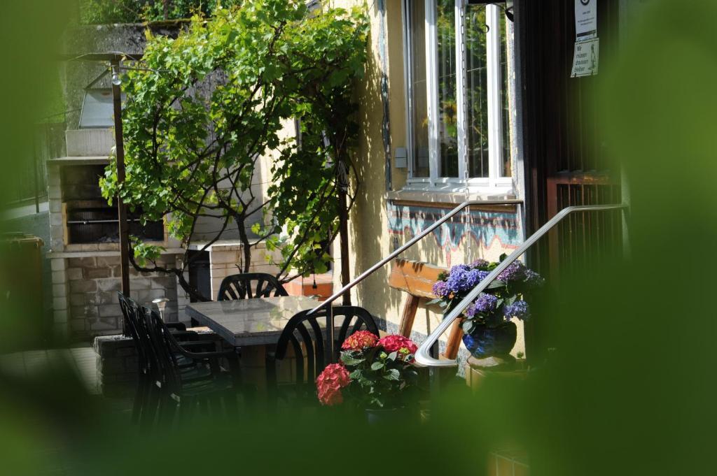 Gasthaus-Pension Fischerkeller Randegg Exterior foto